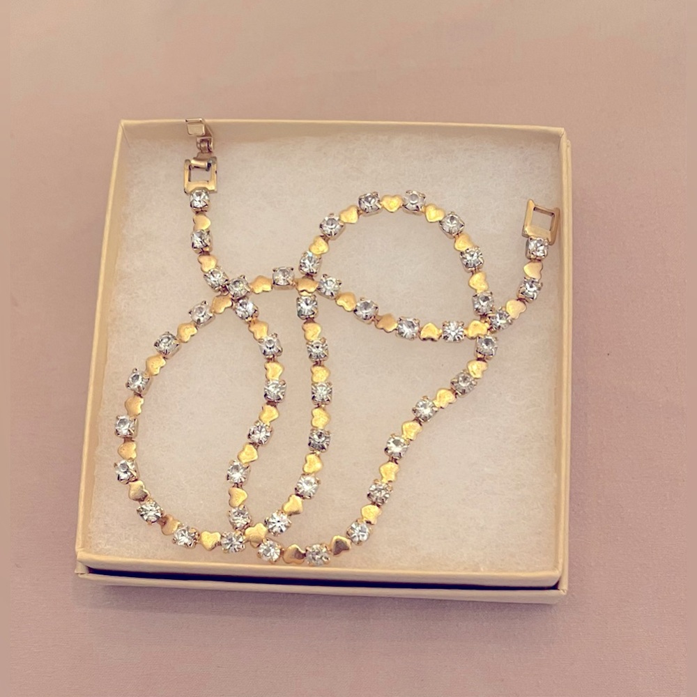 Elegant Gold Necklace with Rhinestones